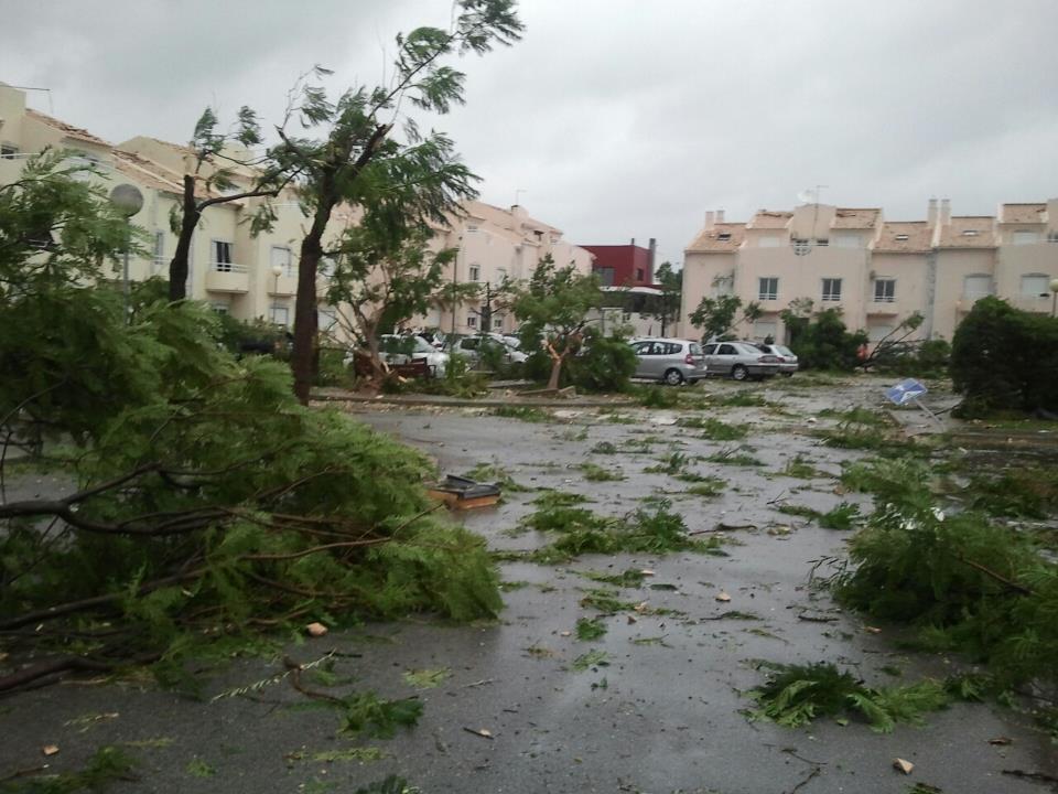 Sul Informação - Tornado provoca rasto de destruição em Carvoeiro, Lagoa e Silves (Atualizada)