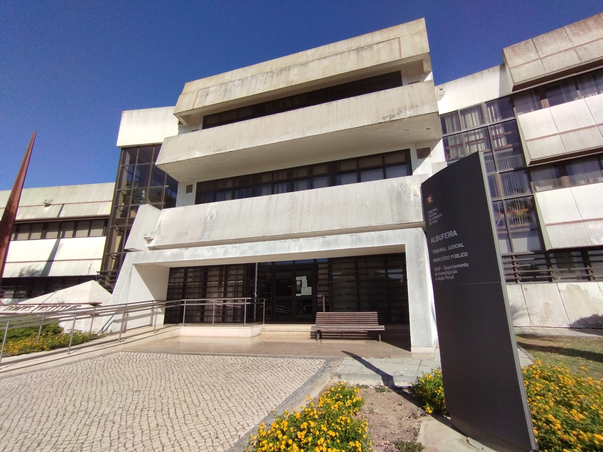 Sul Informação - Contabilista de Albufeira acusada de falsificar recibos de vencimento para imigrantes