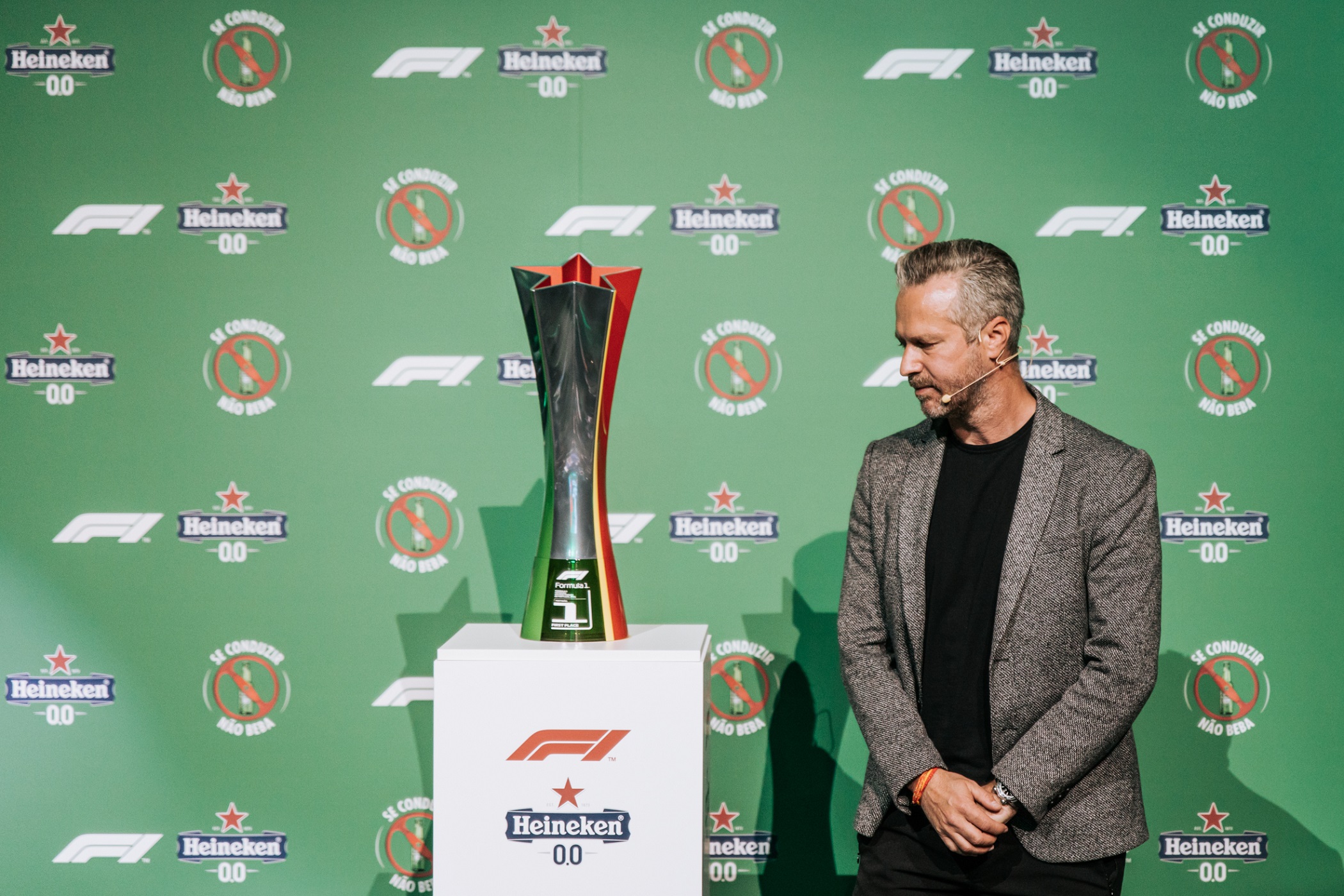Sul Informação - Troféu do Grande Prémio de F1 chegou a Portugal à boleia de Tiago Monteiro