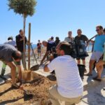 Sul Informação - Trovante plantaram oito árvores ao longo da “sua” rua em Sagres…e à noite houve música