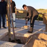 Sul Informação - Trovante plantaram oito árvores ao longo da “sua” rua em Sagres…e à noite houve música