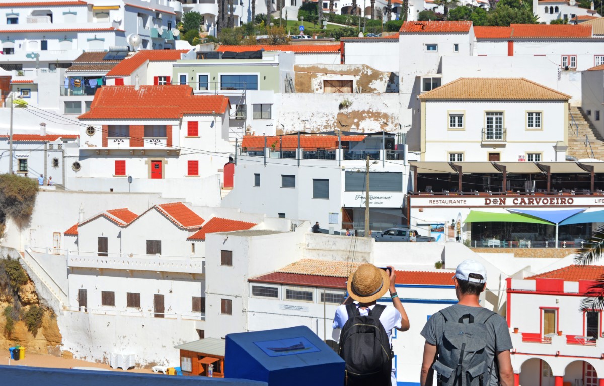 Sul Informação - Agosto no Algarve teve menos turistas do que em 2022 e 2019