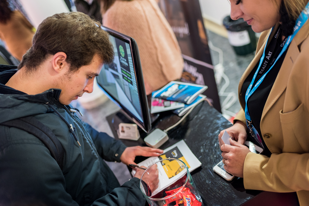 Sul Informação - UAlg Careers Fair cresceu em área, empresas e ofertas de emprego [fotogaleria]