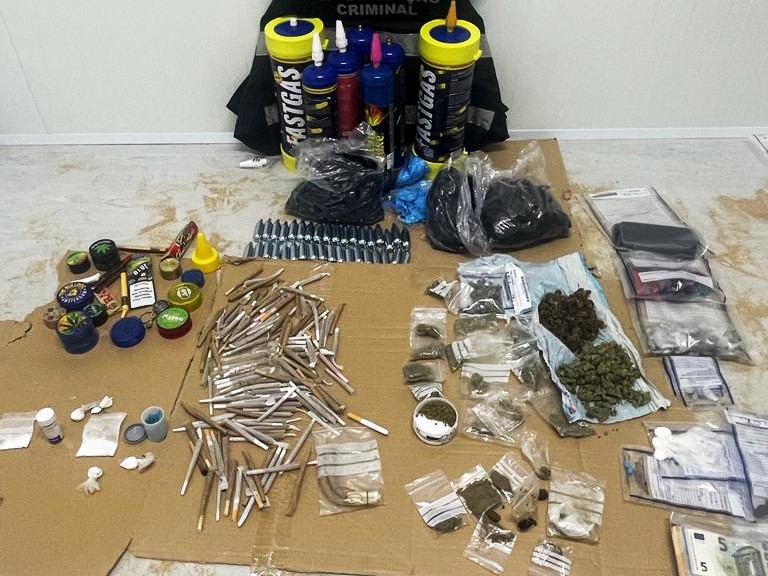 Sul Informação - Homem detido por posse de droga na Praia da Rocha