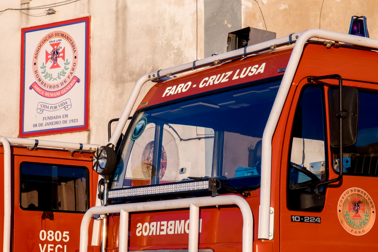 Sul Informação - Bombeiros de Faro Cruz Lusa regressaram do incêndio de Monchique com carro avariado
