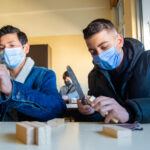 Sul Informação - Jovens ciganos de VRSA constroem futuro com a ajuda de um luthier