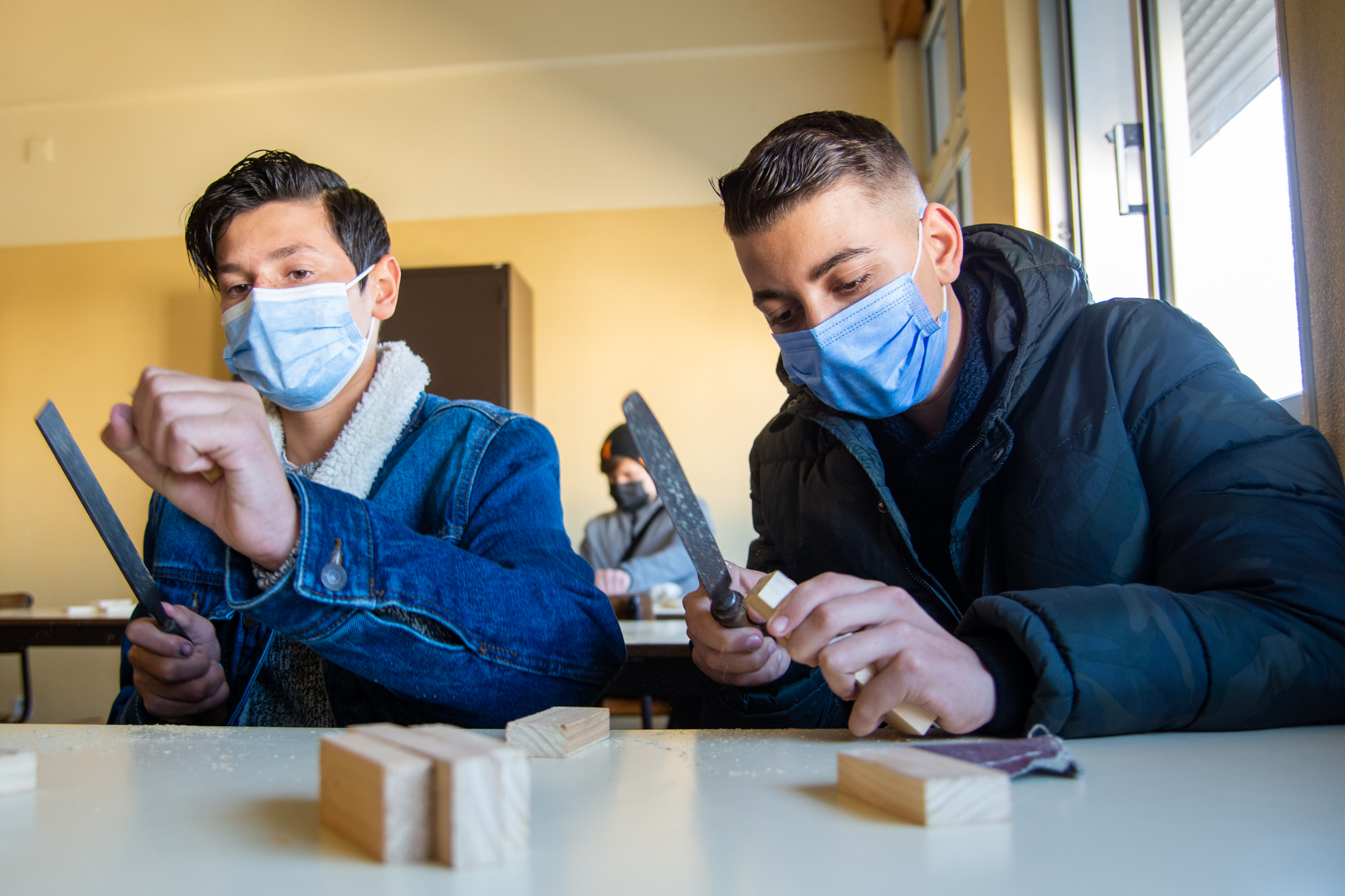Sul Informação - Jovens ciganos de VRSA constroem futuro com a ajuda de um luthier