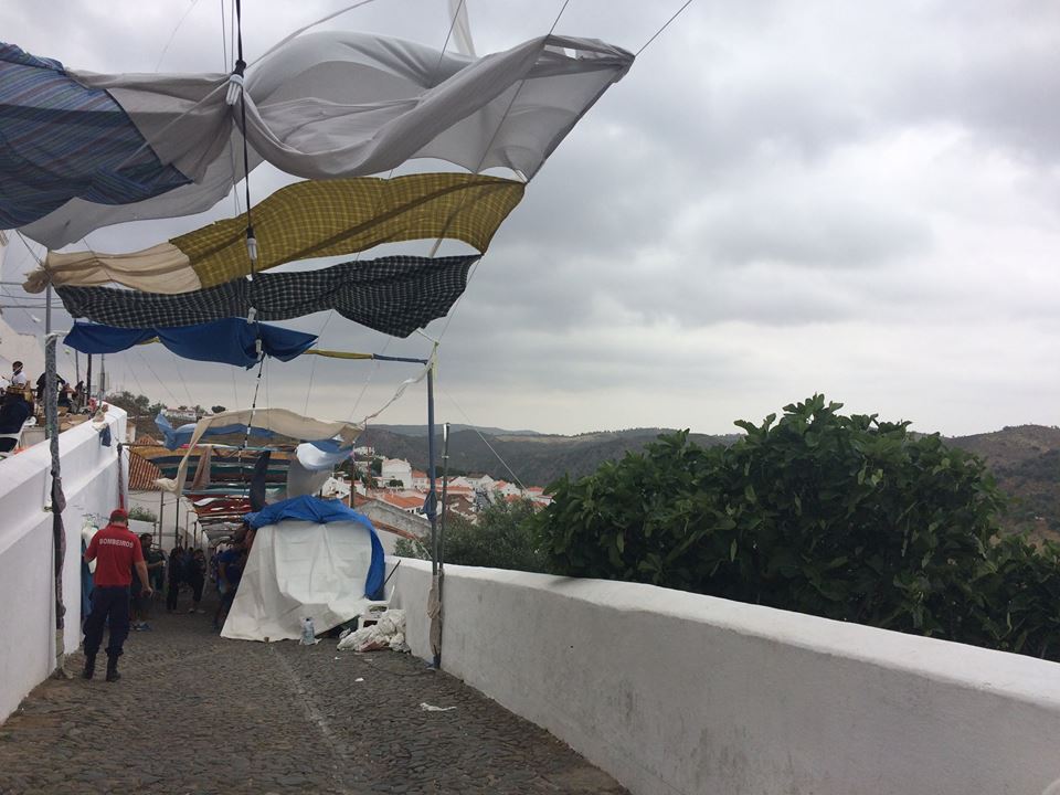 Sul Informação - Vento forte obriga Festival islâmico de Mértola a acabar mais cedo