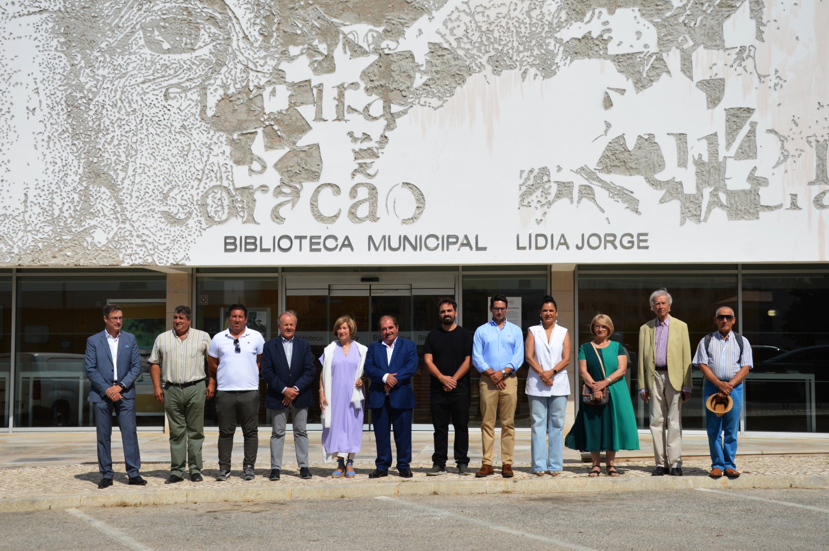 Sul Informação - Mundo de Lídia Jorge na fachada da Biblioteca de Albufeira pela mão de Vhils