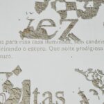 Sul Informação - Mundo de Lídia Jorge na fachada da Biblioteca de Albufeira pela mão de Vhils