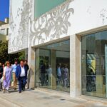 Sul Informação - Mundo de Lídia Jorge na fachada da Biblioteca de Albufeira pela mão de Vhils