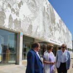 Sul Informação - Mundo de Lídia Jorge na fachada da Biblioteca de Albufeira pela mão de Vhils