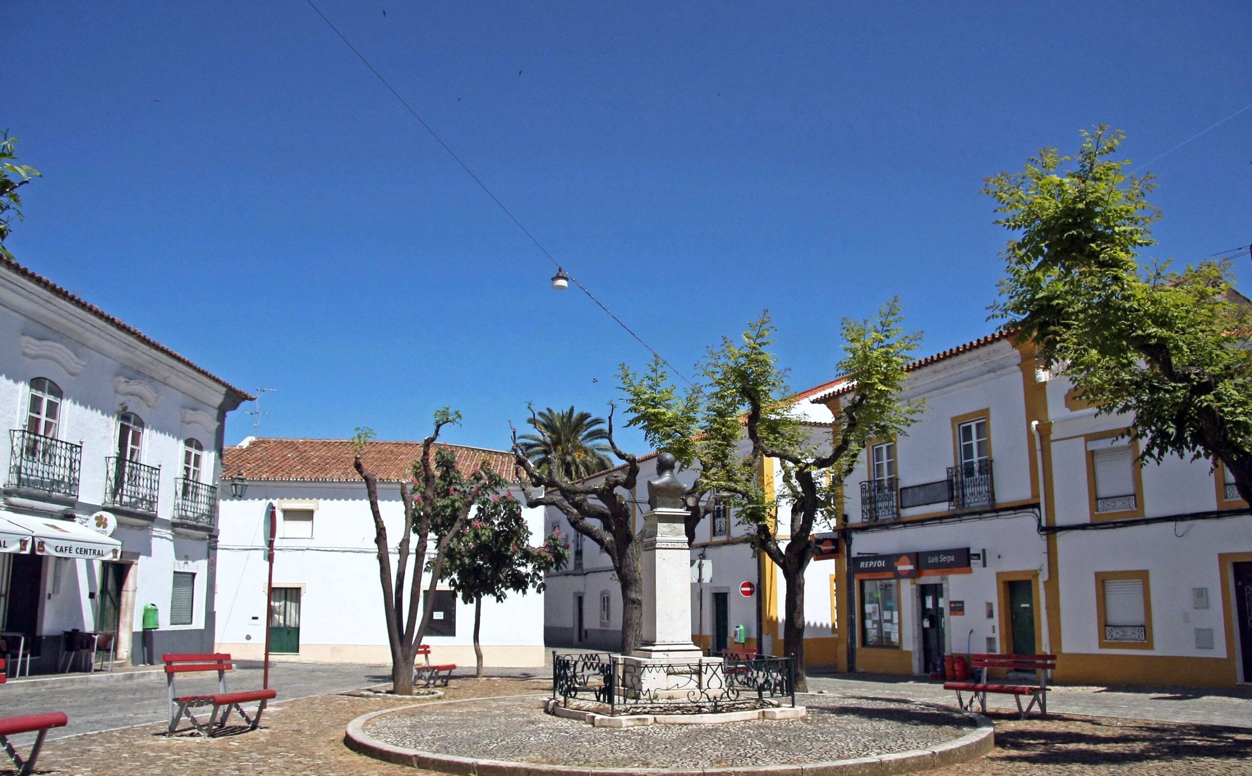 Sul Informação - Mulher assassinada quando tentava defender pais de assalto em Viana do Alentejo