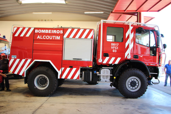 Sul Informação - Bombeiros Voluntários de Alcoutim receberam nova viatura de combate a incêndios