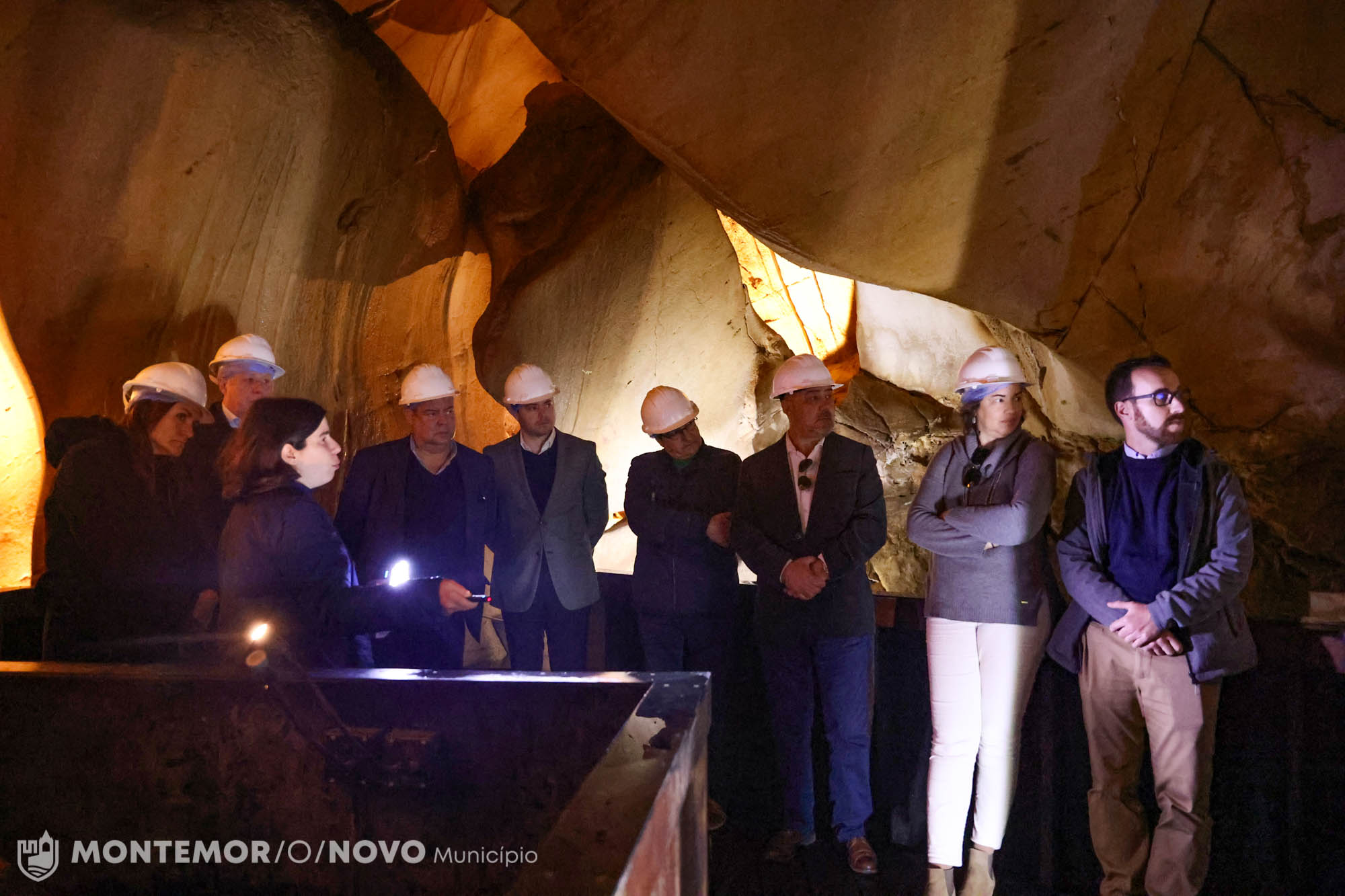 Sul Informação - Presidente do Património Cultural visita gruta e centro interpretativo do Escoural
