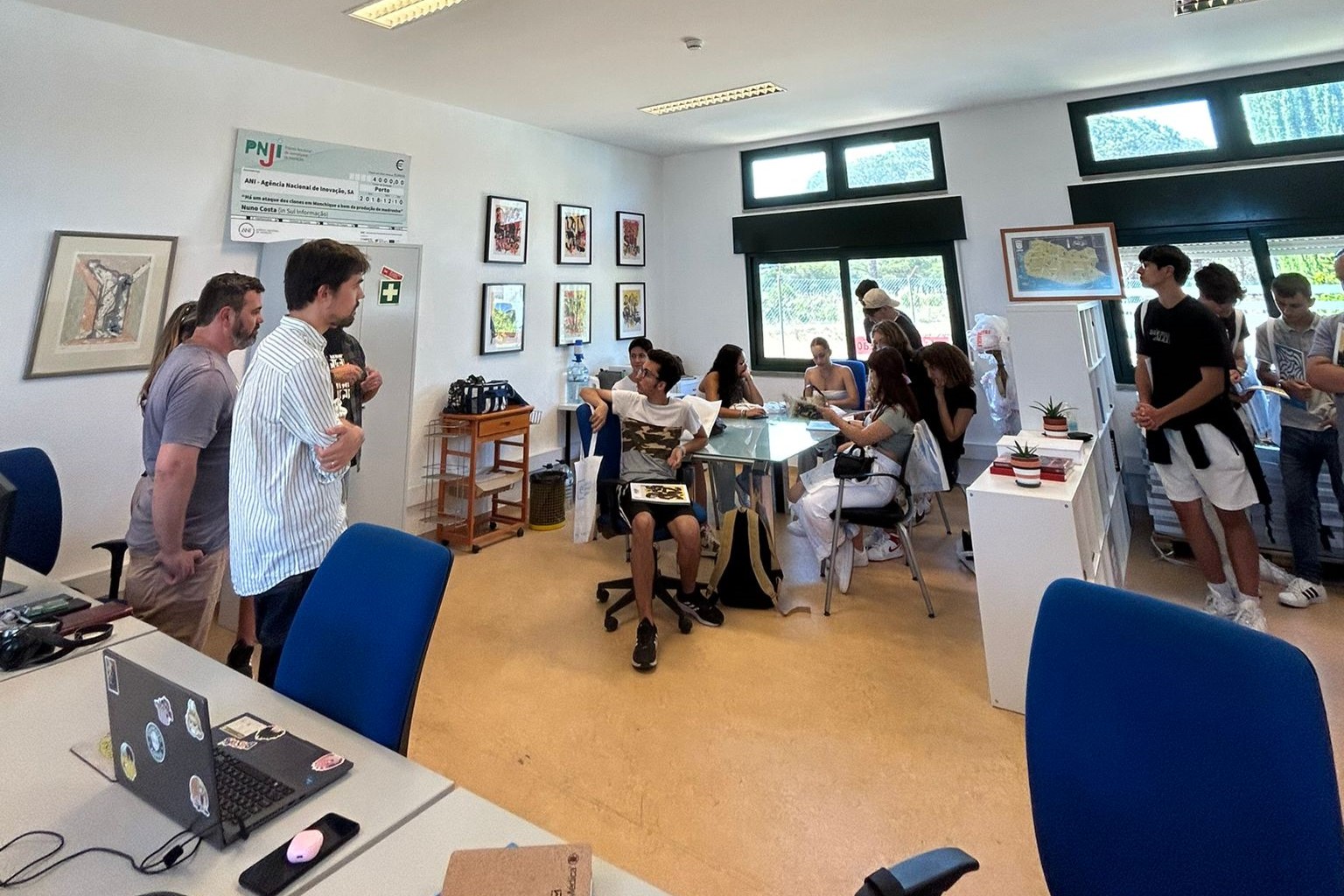 Sul Informação - Alunos de VRSA aprendem mais sobre jornais numa visita ao Sul Informação