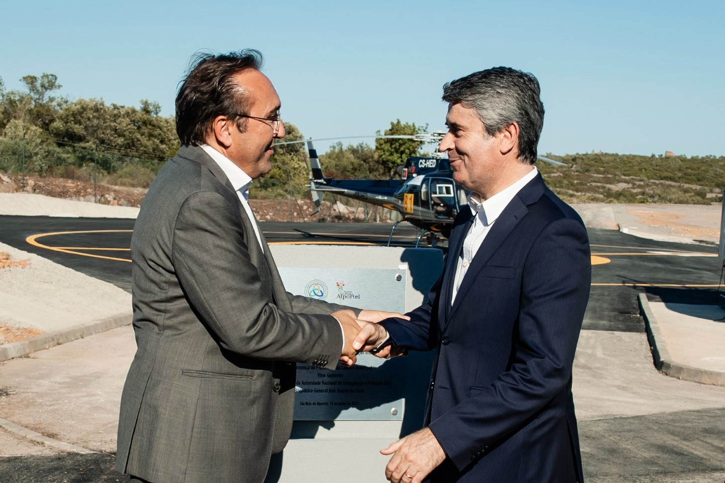Sul Informação - Ministro da Administração Interna visitou novo Centro de Meios Aéreos de São Brás