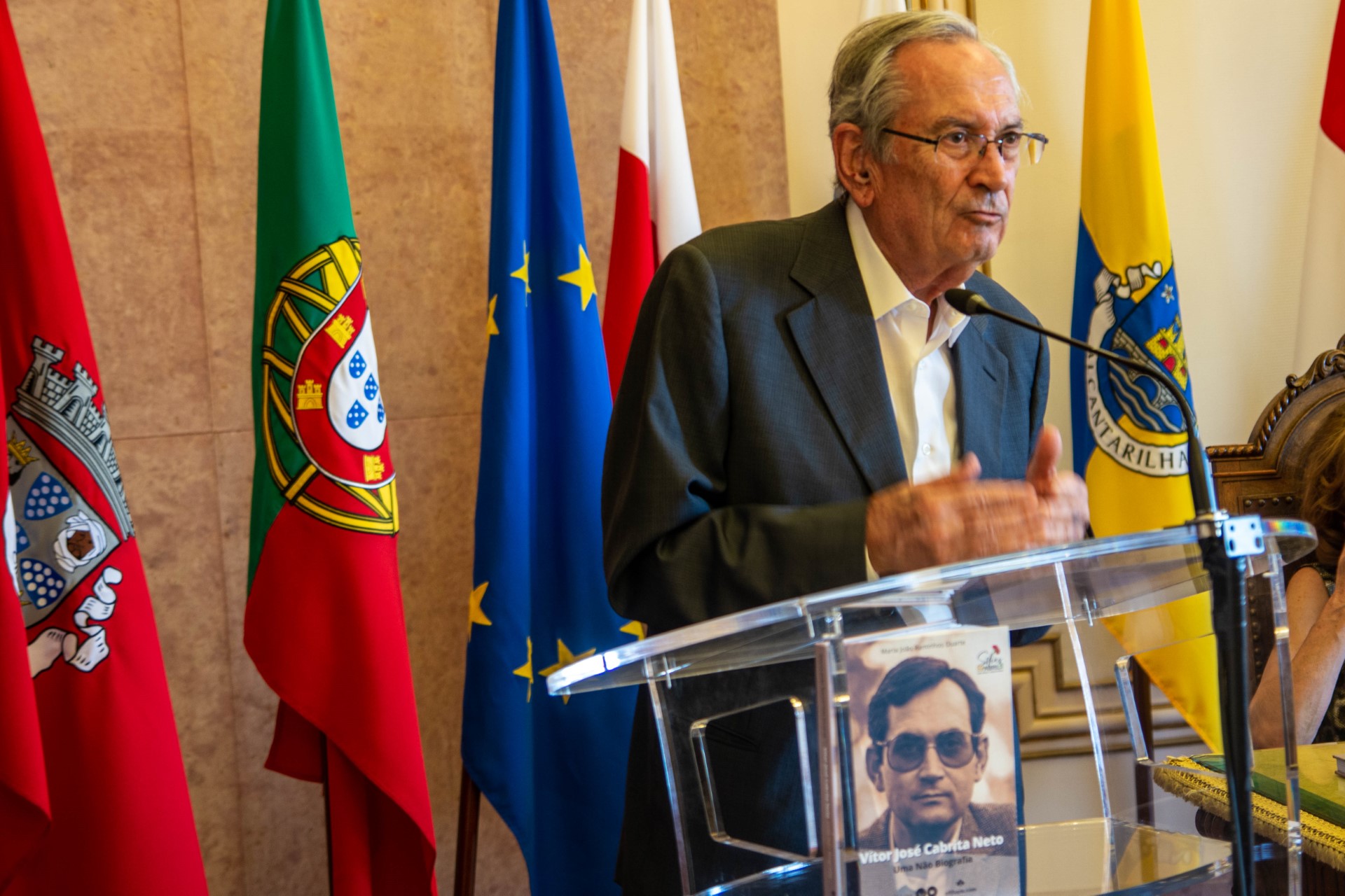 Sul Informação - Vítor Neto já tem «Uma Não Biografia» para contar a sua multifacetada vida