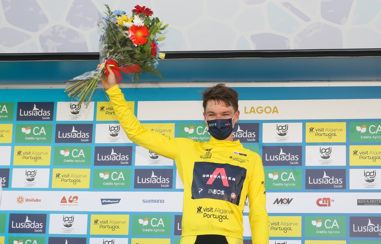 Sul Informação - Ethan Hayter caiu, mas segue de amarelo e aumenta distância para João Rodrigues na Volta ao Algarve