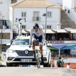 Sul Informação - Ethan Hayter caiu, mas segue de amarelo e aumenta distância para João Rodrigues na Volta ao Algarve