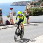 Sul Informação - Ethan Hayter caiu, mas segue de amarelo e aumenta distância para João Rodrigues na Volta ao Algarve