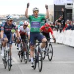 Sul Informação - Volta ao Algarve: Fabio Jakobsen volta a vencer ao sprint na chegada a Faro [com fotogaleria]