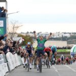 Sul Informação - Volta ao Algarve: Fabio Jakobsen volta a vencer ao sprint na chegada a Faro [com fotogaleria]