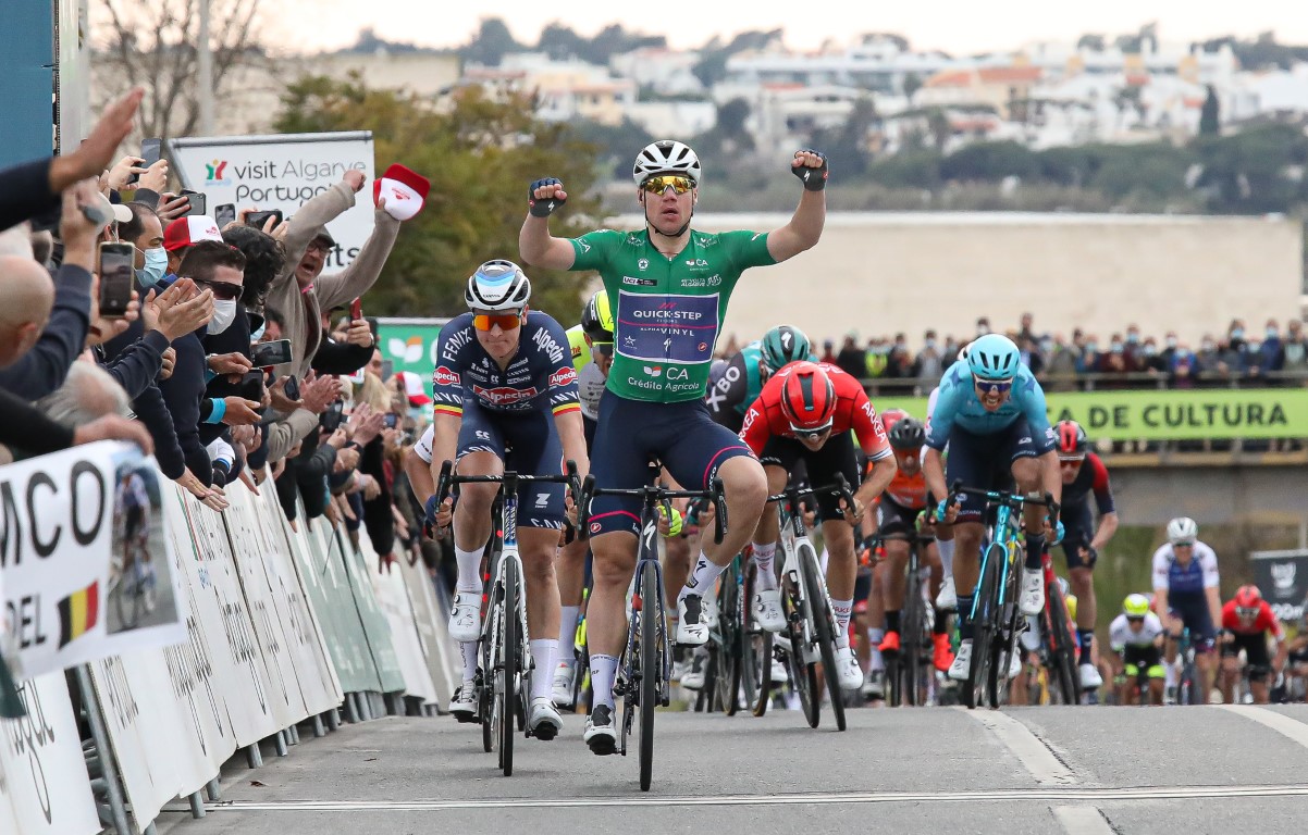 Sul Informação - Volta ao Algarve: Fabio Jakobsen volta a vencer ao sprint na chegada a Faro [com fotogaleria]
