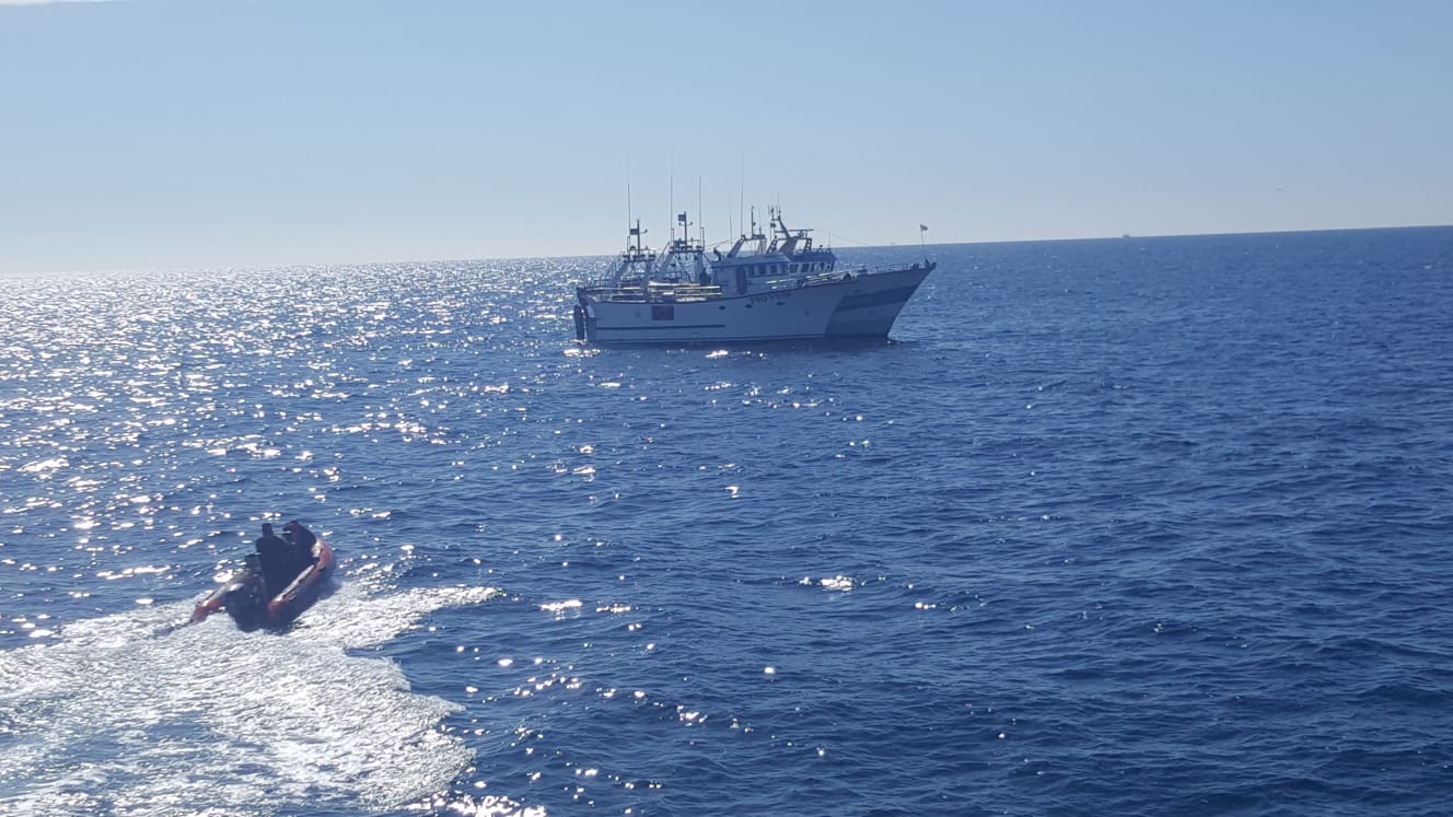 Sul Informação - Navio da Marinha ajuda pesqueiro espanhol com avaria na costa algarvia