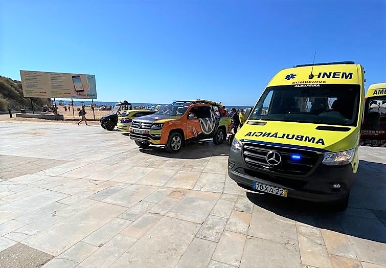 Sul Informação - Mulher espanhola salva de afogamento na Praia do Peneco