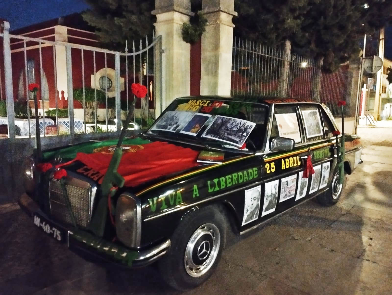 Sul Informação - Há um carro do 25 de Abril a circular pelas estradas do Algarve