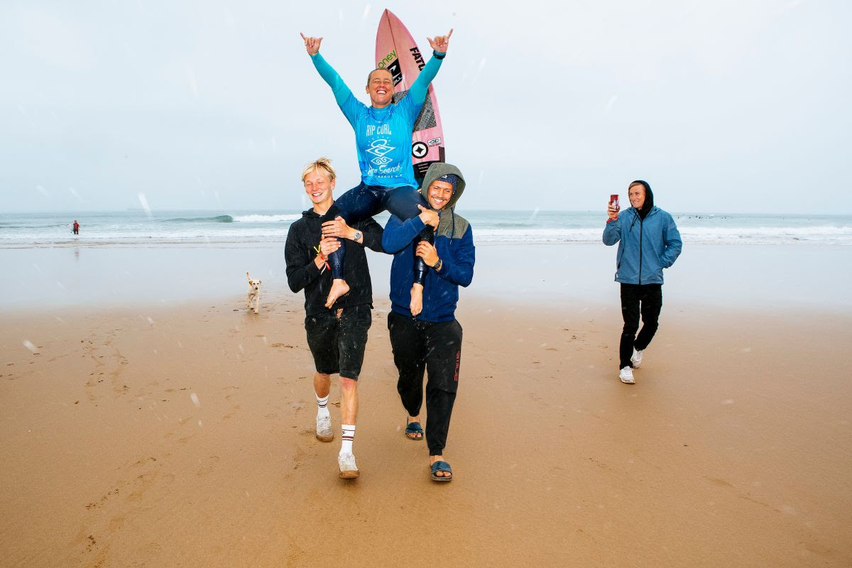 Sul Informação - Surfista algarvia Yolanda Hopkins assegura título europeu após vencer em Marrocos