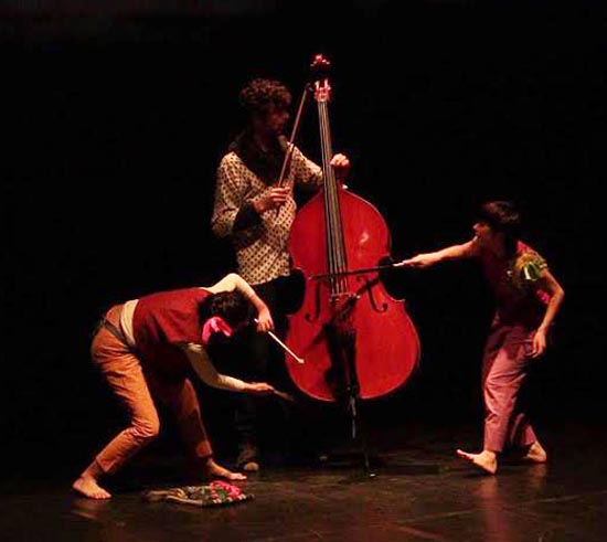 Sul Informação - Fortaleza de Sagres é palco de improvisação de dança e contrabaixo
