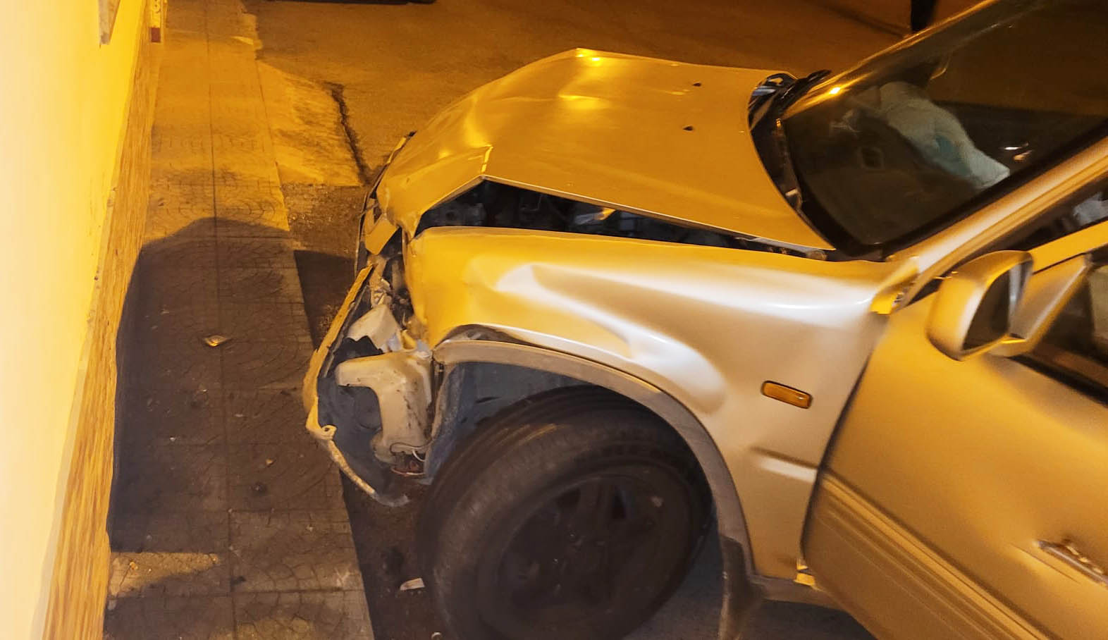Sul Informação - Só a parede travou alemão alcoolizado em fuga pelas ruas de Espiche