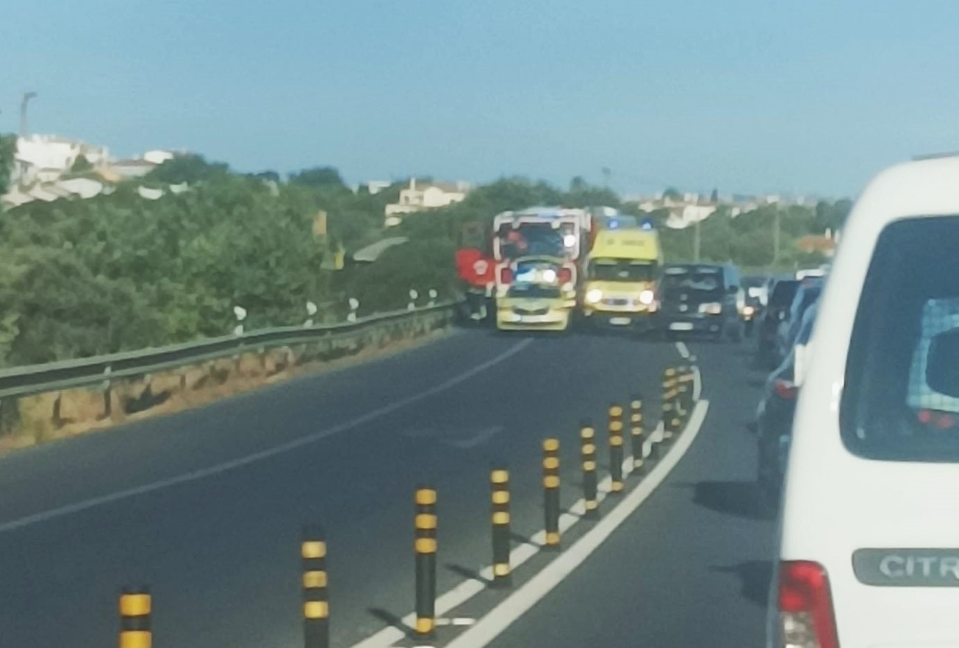 Sul Informação - Homem morre em colisão entre carro e autocarro em Almancil