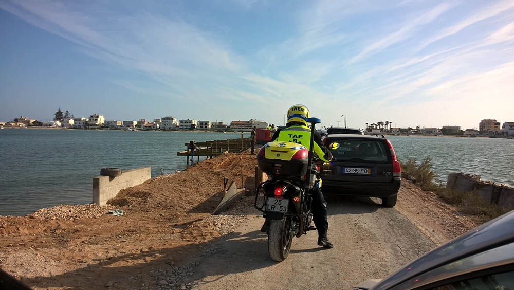 Sul Informação - INEM e GNR com dificuldade para acudir a acidente na ponte da Praia de Faro (com vídeo e fotos)