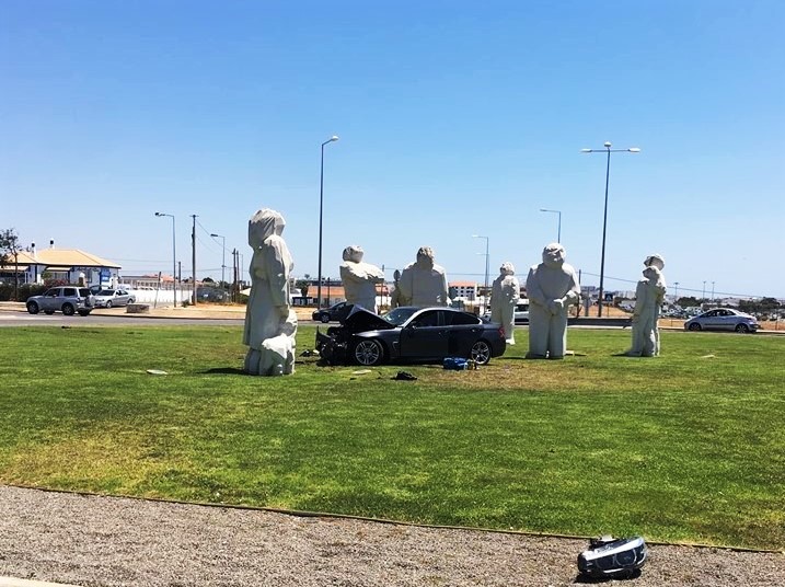 Sul Informação - Carro “aterra” na rotunda do Aeroporto de Faro