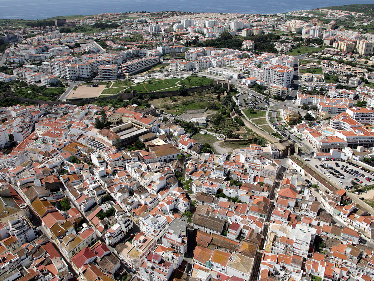 Sul Informação - Lagos aprova redução de IMI das casas arrendadas para habitação permanente