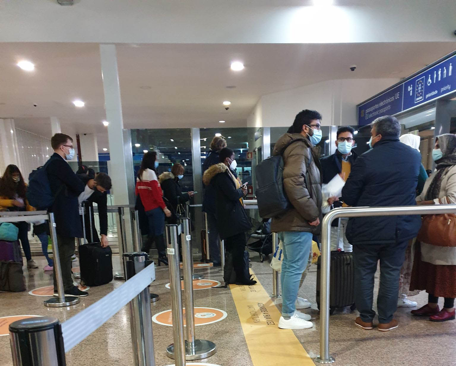 Sul Informação - Passageiros do Reino Unido saem do Aeroporto de Faro, mas têm de fazer teste em 48 horas