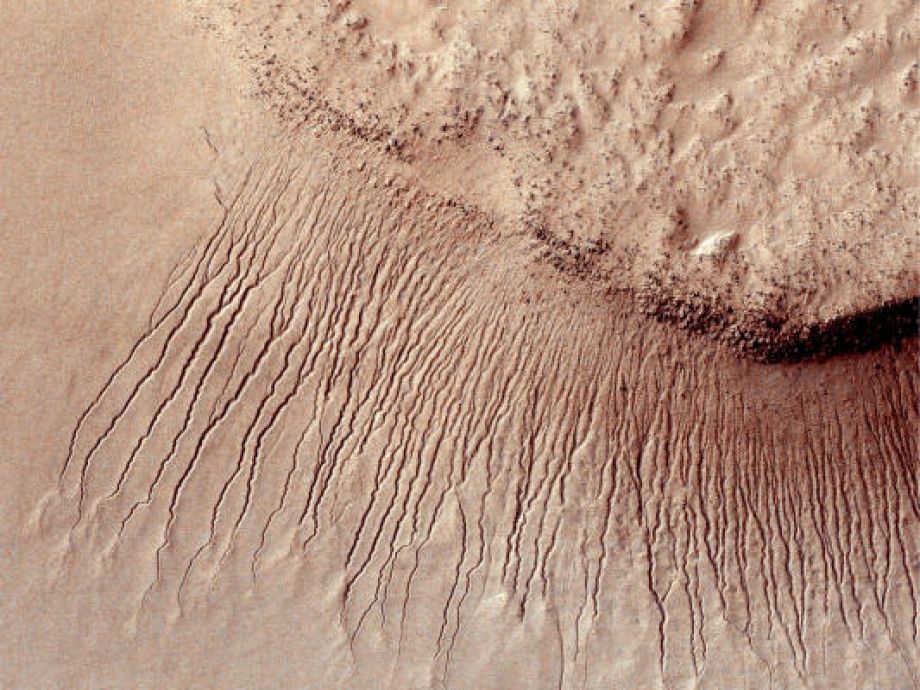 Sul Informação - Cientistas descobrem evidências de água salgada líquida em Marte