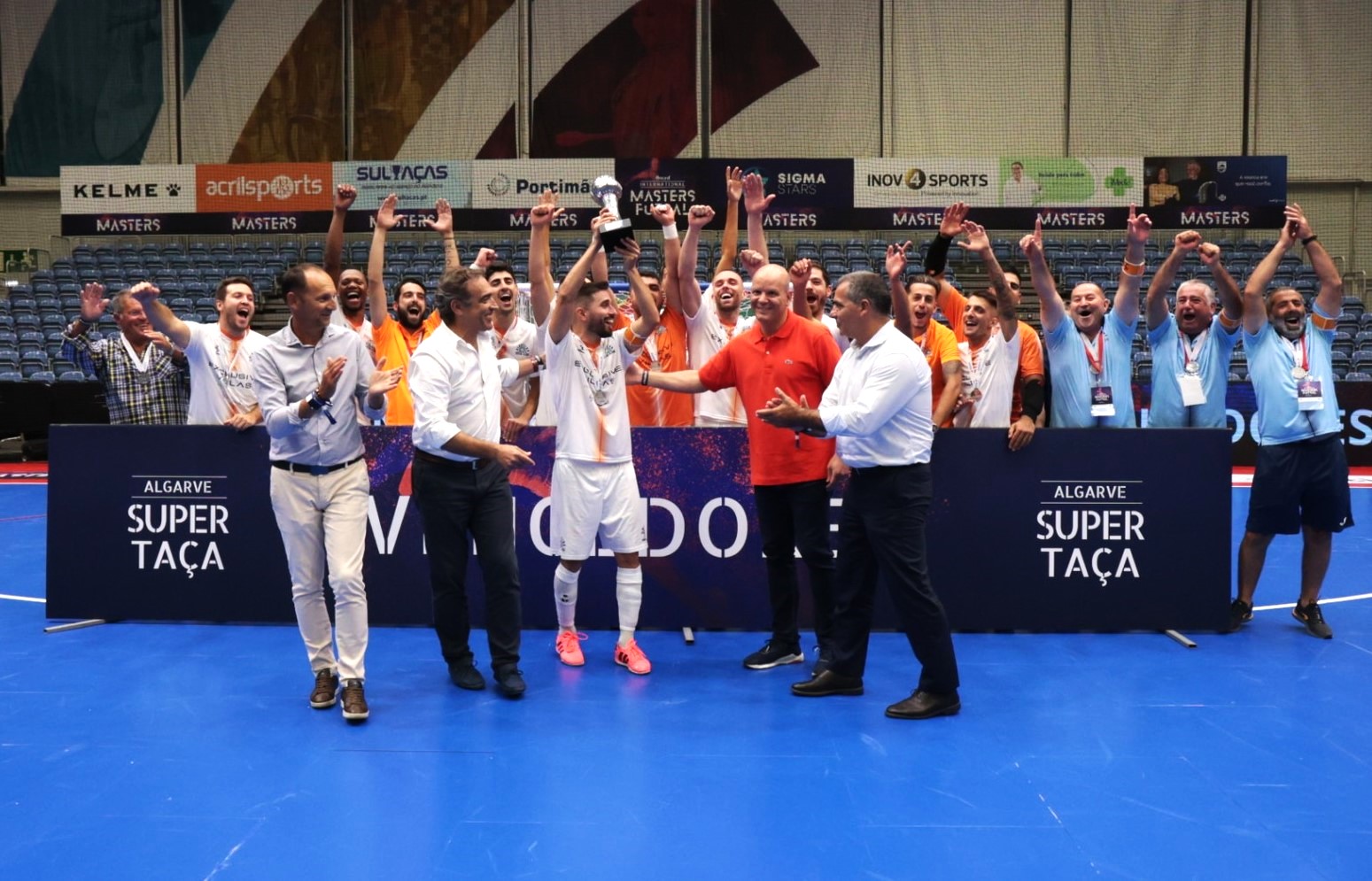 Sul Informação - Albufeira Futsal ergue Supertaça do Algarve após vencer Louletano