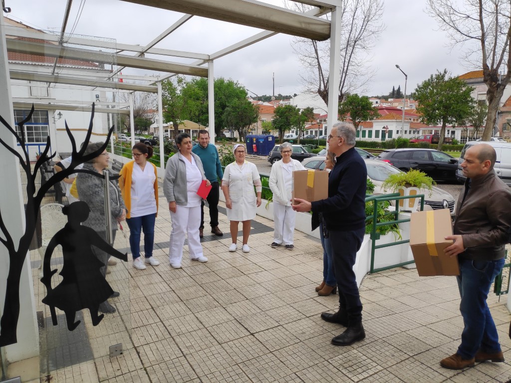 Sul Informação - Alcácer do Sal ofereceu máscaras aos lares e centros de dia