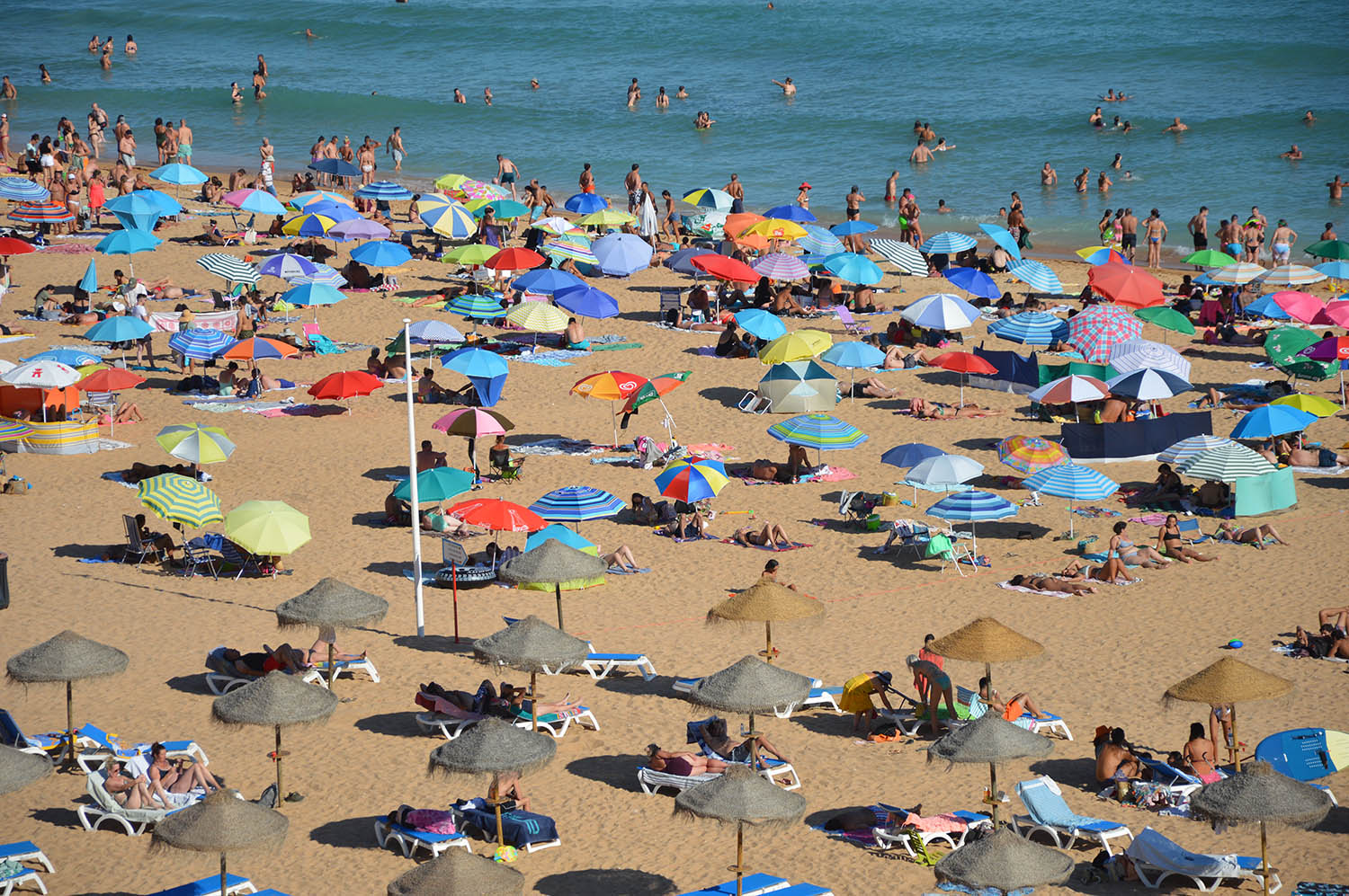 Sul Informação - Algarve responsável por 1/3 das dormidas de turistas em Portugal em Julho