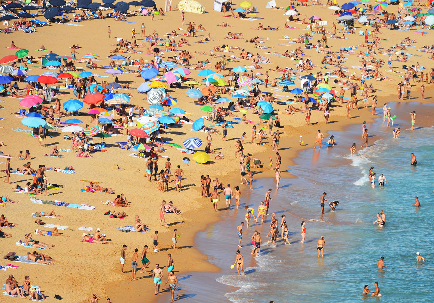 Sul Informação - Agosto no Algarve teve mais turistas do que no melhor ano de sempre