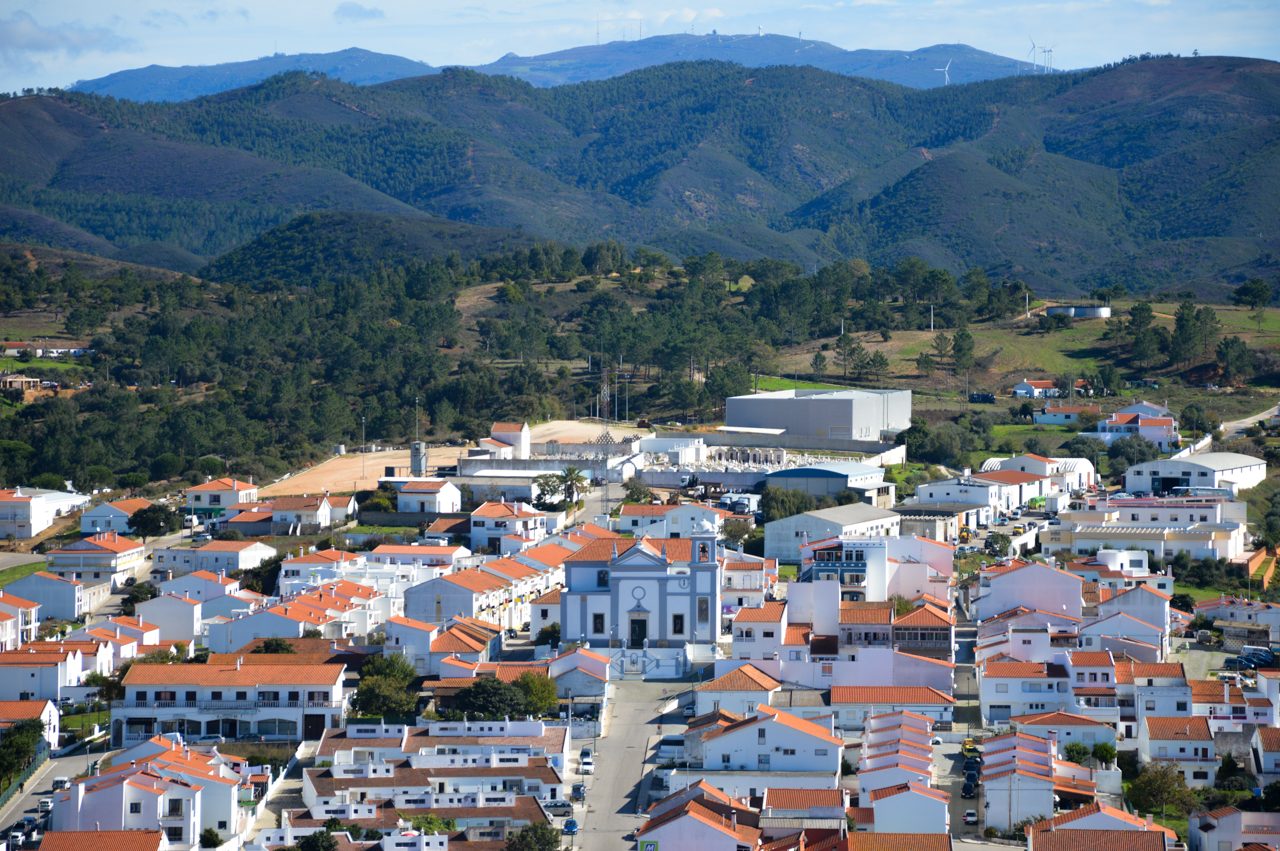 Sul Informação - Dois casos de Covid-19 em Aljezur têm ligação a Monchique, mas estão controlados