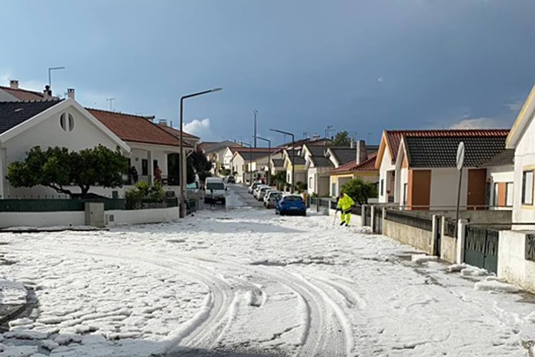 Sul Informação - Queda de granizo cobre Aljustrel de branco e corta várias estradas