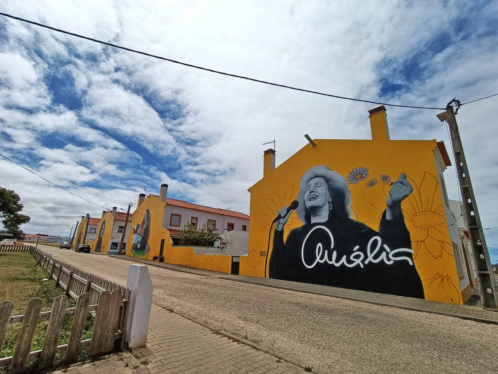 Sul Informação - Visita à casa de férias de Amália, livro, missa campal e fado homenageiam a fadista no Brejão