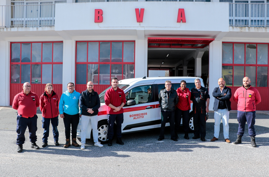 Sul Informação - Bombeiros Voluntários de Alvito recebem ambulância do Município
