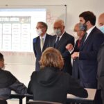 Sul Informação - Entre fotos e apertos de mão, Costa foi à nova EB 2,3 D. Dinis de Quarteira apelar à vacinação