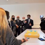 Sul Informação - Entre fotos e apertos de mão, Costa foi à nova EB 2,3 D. Dinis de Quarteira apelar à vacinação